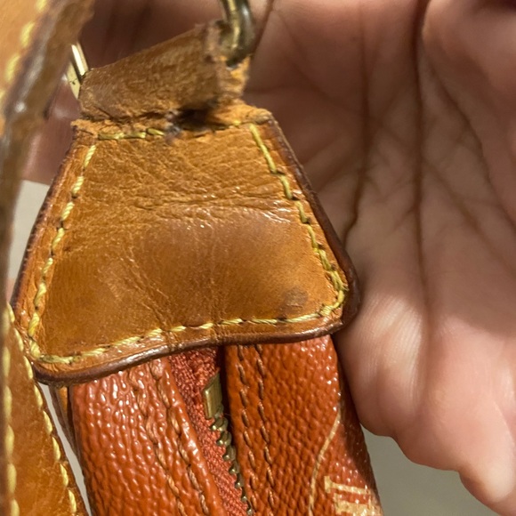 Used and selling as is. Louis Vuitton Cup 1995 needs repair - Picture 2 of 12